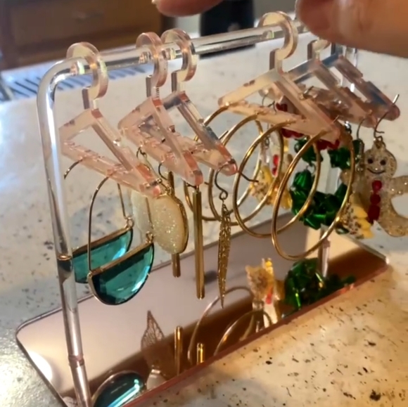 . Acrylic Creative Earring Display Stand - Pink - Picture 7 of 14